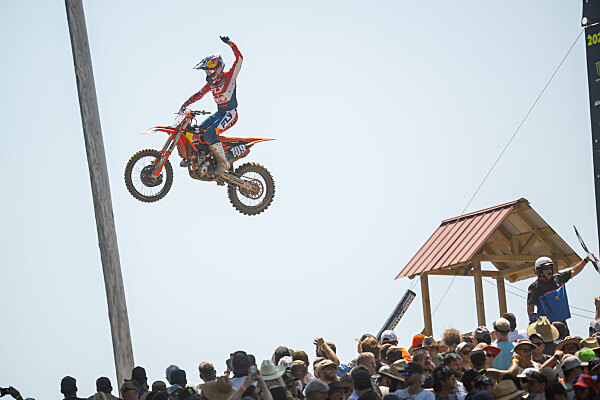 Sacha Coenen (Red Bull KTM) con la KTM 250 SX-F Factory Edition a Southwick, protagonista della 250MX