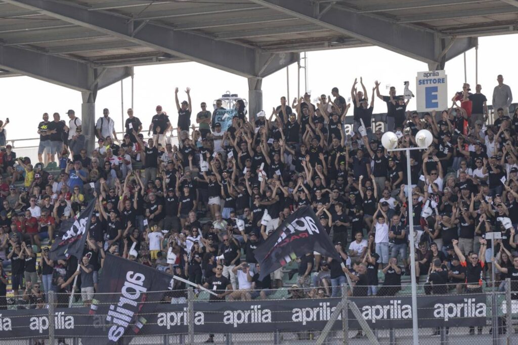 tribuna-aprilia-misano_3.jpg