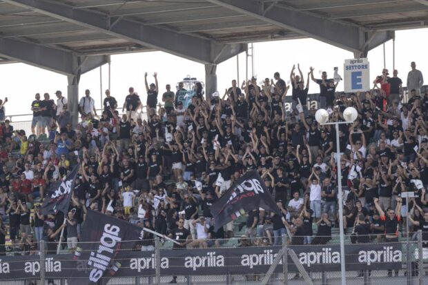 tribuna-aprilia-misano_3.jpg