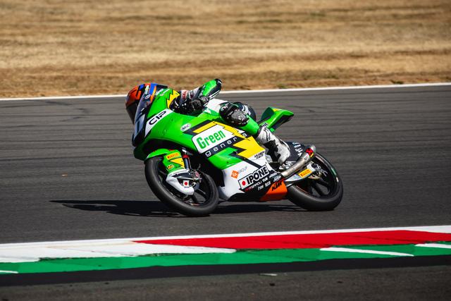 Qualifiche di Silverstone 2026 con le pole position di Izan Guevara e Scott Ogden