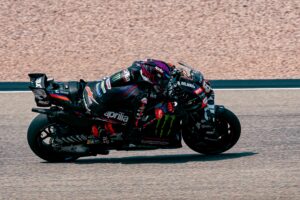 aprilia-racing-silverstone_3.jpg