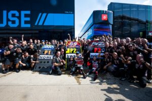 tripletta-aprilia-silverstone_1-1.jpg