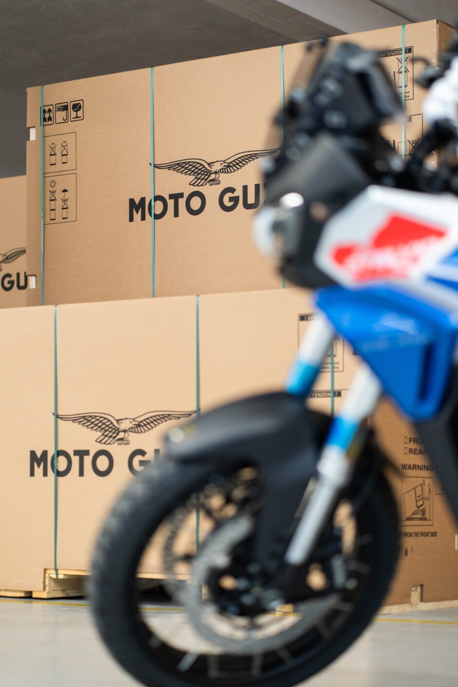 Mosaico con l'aquila Moto Guzzi nella nuova casa di Mandello del Lario