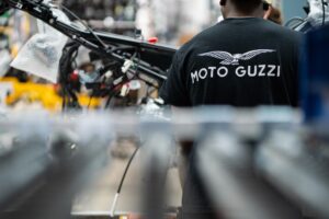 Linee di produzione robotizzate nella nuova casa Moto Guzzi di Mandello del Lario