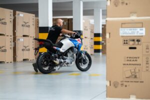 Spazi espositivi e aree pubbliche della nuova casa Moto Guzzi a Mandello del Lario