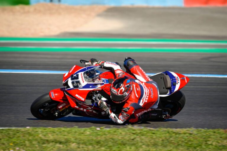 WorldSBK, Honda HRC cresce nelle libere di Magny-Cours