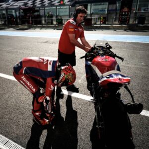 Honda HRC al lavoro con la CBR1000RR-R Fireblade SP nel weekend WorldSBK di Magny-Cours