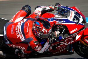 Honda HRC impegnata nel lavoro di sviluppo con le CBR1000RR-R Fireblade SP a Magny-Cours