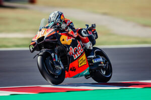 Pedro Acosta con la KTM RC16 nel weekend MotoGP di Misano