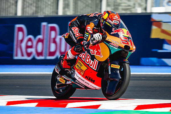 Brian Uriarte con la KTM RC4 di Red Bull KTM Ajo, secondo in qualifica Moto3 a Misano