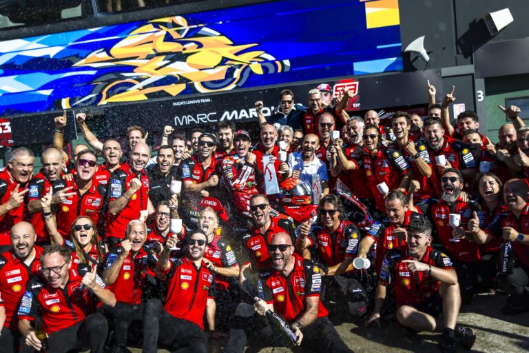 Marc Márquez vince a Misano e porta Ducati in vetta al Mondiale