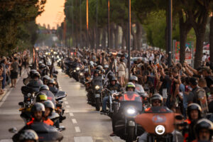 Stand delle Case e area demo ride per test moto all'Italian Bike Week 2026