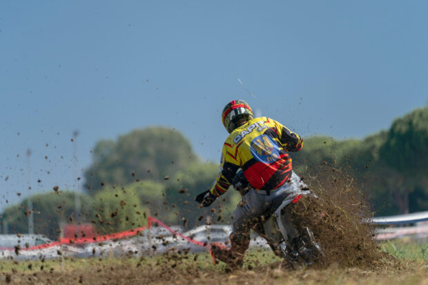 Partecipanti e moto durante l'Italian Bike Week 2026 a Lignano Sabbiadoro