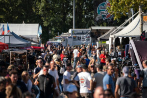 Main Stage del villaggio Area Luna Park alla Italian Bike Week 2025, palco dei concerti gratuiti