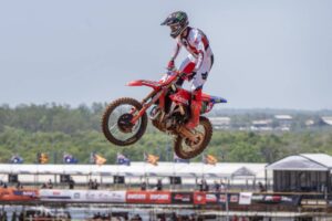 Tom Vialle al comando nella qualifica MXGP Australia sul tracciato di Darwin