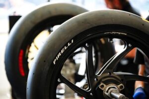 Pneumatici slick Pirelli per la gamma MotoGP 2027 in fase di sviluppo