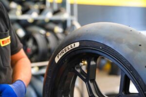 Gamma di pneumatici Pirelli per la MotoGP 2027 in fase di sviluppo