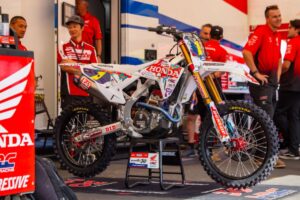 Honda HRC Progressive agli SMX Playoffs di Los Angeles con Hunter Lawrence in lotta per il titolo 450