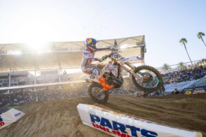 Honda HRC Progressive agli SMX Playoffs di Los Angeles con Hunter Lawrence protagonista della classe 450