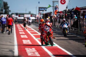 Honda HRC nel contesto della WorldSBK Cremona con Dixon nono e Chantra tredicesimo