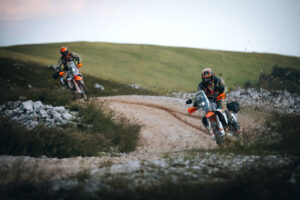 KTM 690 Rally 2027, monocilindrica da avventura derivata dalla 690 Enduro R