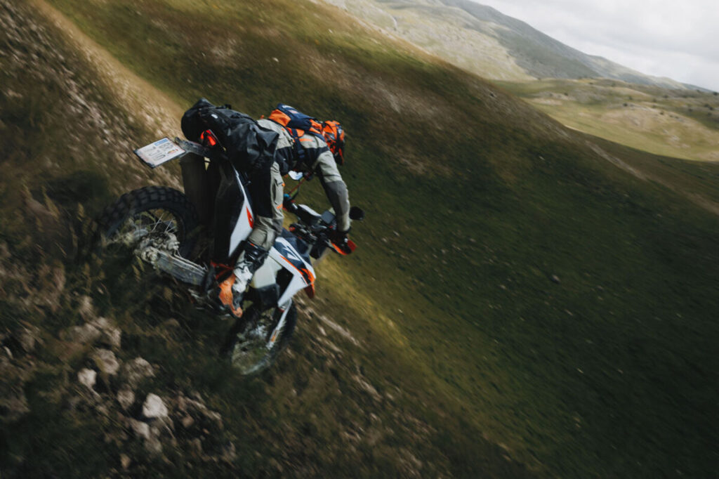 KTM 690 Rally 2027, monocilindrica da avventura derivata dalla 690 Enduro R