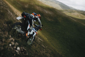 KTM 690 Rally 2027, monocilindrica da avventura derivata dalla 690 Enduro R