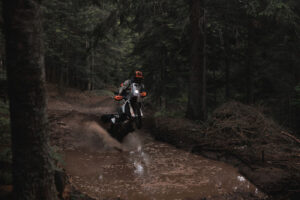 KTM 690 Rally 2027, monocilindrica per l’avventura e i percorsi fuoristrada