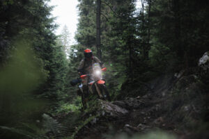 KTM 690 Rally 2027, monocilindrica rally derivata dalla 690 Enduro R per l’avventura fuoristrada