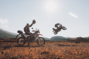 KTM 690 Rally 2027, monocilindrica da avventura con impostazione rally e autonomia estesa