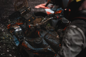 KTM 690 Rally 2027, monocilindrica da avventura con impostazione rally e autonomia estesa