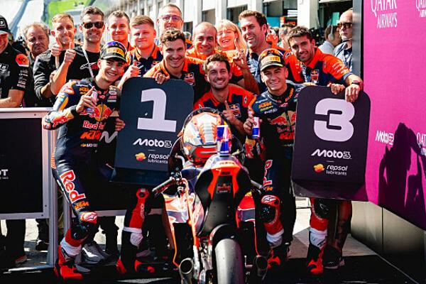 Brian Uriarte e Alvaro Carpe di Red Bull KTM Ajo nel contesto del GP d’Austria di Moto3