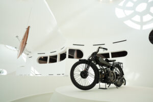 casa-moto-guzzi-aperta-in-inverno_2.jpg