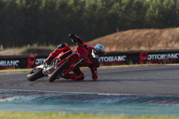Ducati Desmo450 SM, supermotard racing monocilindrica sviluppata da Borgo Panigale