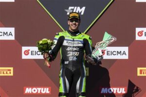 Jeremy Alcoba e Kawasaki WorldSSP Team dopo la vittoria in Gara 1 a Cremona