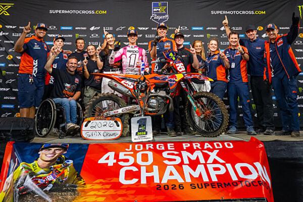 Jorge Prado e KTM celebrano il titolo mondiale SMX 2026 nella classe 450