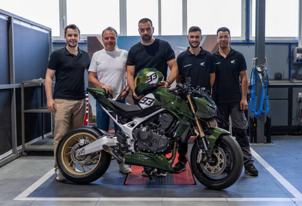 Honda CB750 Hornet Mugen di Mototrofa, special vincitrice del contest Honda Customs