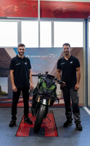 Honda CB750 Hornet Mugen realizzata da Mototrofa per il contest Honda Customs