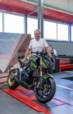 Honda CB750 Hornet Mugen, special realizzata da Mototrofa per il contest Honda Customs