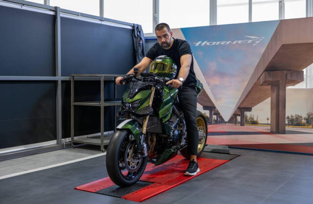 Honda CB750 Hornet Mugen, special realizzata da Mototrofa per il contest Honda Customs