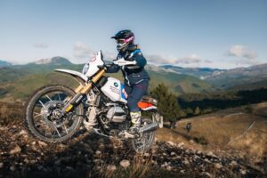 BMW R 12 G/S impiegata nel GS Trophy 2026 sui tracciati off-road dei Carpazi romeni