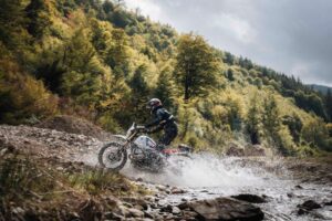 BMW Motorrad International GS Trophy 2026 nei Carpazi romeni con la BMW R 12 G/S