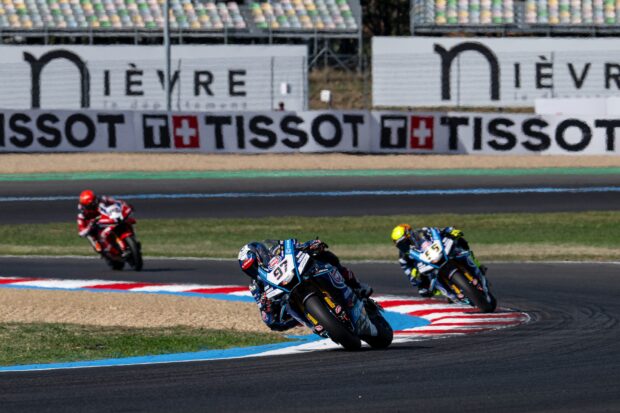Pata Maxus Yamaha nel weekend della Superbike Magny-Cours con Vierge e Locatelli
