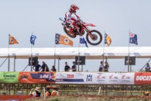 Tom Vialle nella gara di qualifica del MXGP Australia a Darwin
