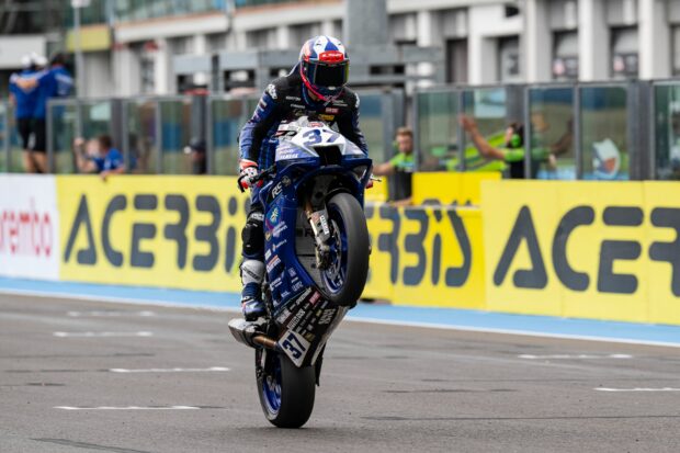 Roberto Garcia conquista la prima vittoria nel WorldSSP a Magny-Cours con GMT94 Yamaha