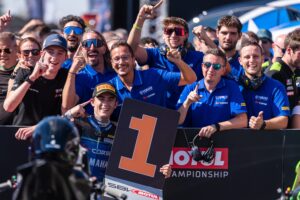 Yamaha R7 2026 protagonista del primo successo mondiale nel Campionato del Mondo Sportbike