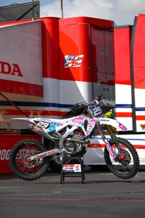 Carene speciali Cycra Honda HRC Progressive destinate all’asta benefica per la ricerca pediatrica