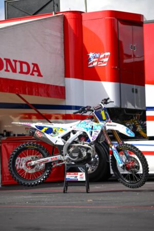 Carene speciali Cycra Honda HRC Progressive per l’asta benefica Honda