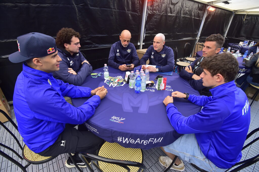 Squadra italiana al Motocross delle Nazioni di Ernée con Adamo, Forato e Zanchi