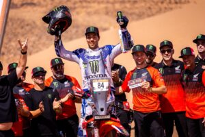 Edgar Canet celebra il successo storico nel Rally del Marocco con Red Bull KTM Factory Racing